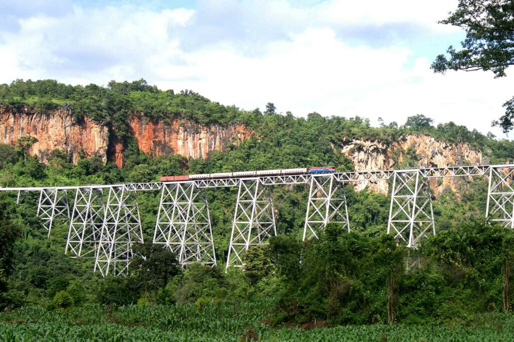 မြန်မာ့မီးရထား