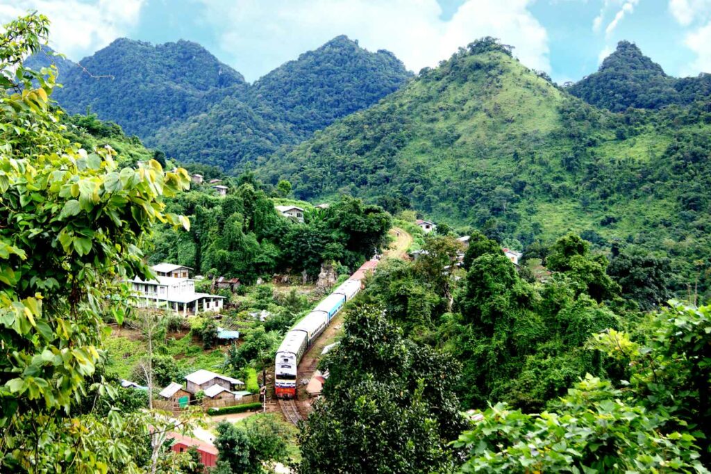 မြန်မာ့မီးရထား